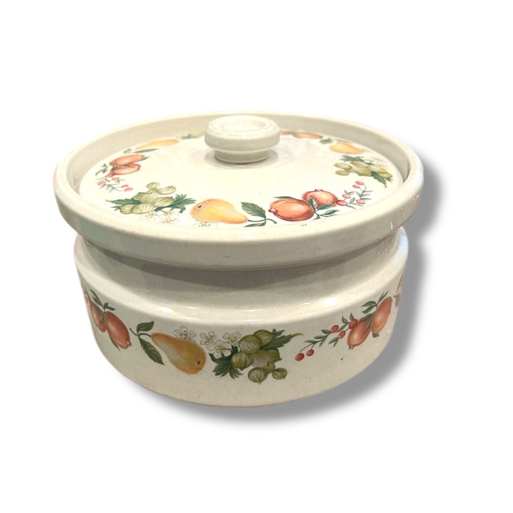 Wedgewood Quince 2 ½ Quart Round Casserole Dish with Lid